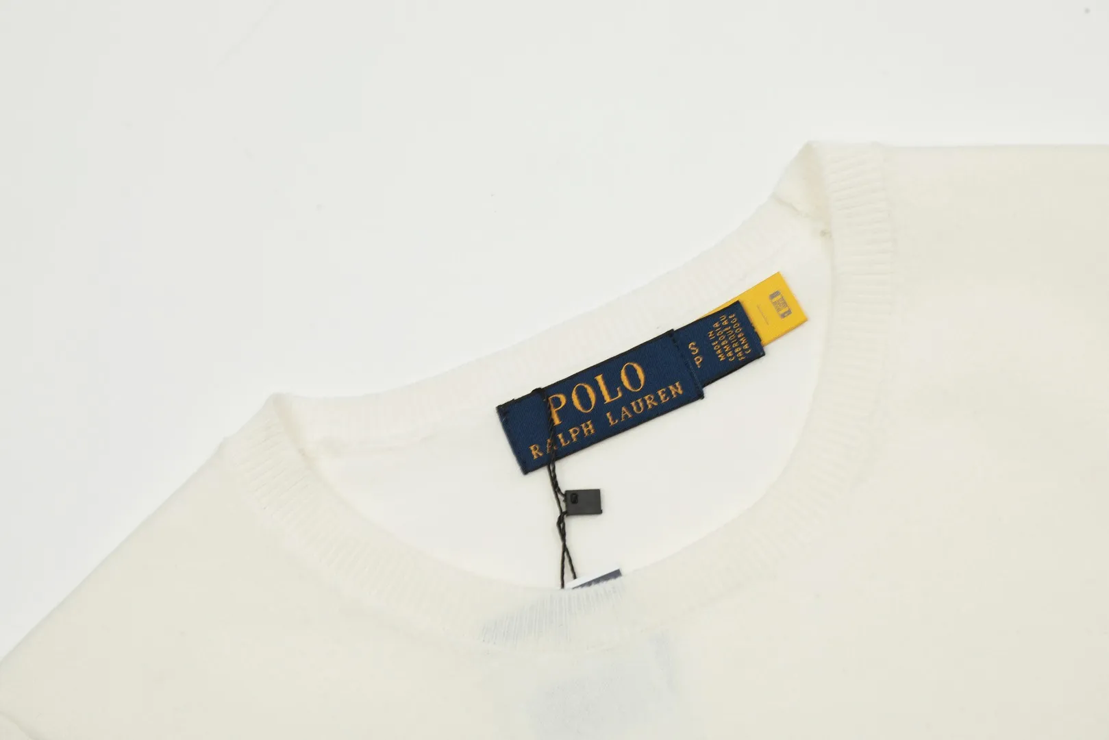 🅿️156 "Top quality" Style number: DS008# (not off the shelves all year round) [Ralph Lauren round neck solid color pony embroidered logo knitted short sleeves] ✅Ralph Lauren classic basic versatile knitted short sleeves for all seasons ✅Main supplier platform live broadcast Wholesale entity Replenish if out of stock Not off the shelf ✅ZP quality 1:1 version Scan the code to enter the GF website Counter quality ✅Detailed quality is the only one in Guangzhou Imported quality cotton yarn, focusing on high-end, cost-effective, good quality needless to say ✅The version is restored to the original version, loose, comfortable and stress-free, simple is high-end, classic is timeless ✅The upper body is simple and easy to match, a must-have for goddess ootd. Good-looking clothes are never picky. A must-have in the goddess' wardrobe. Size: S-XL Color: Army green, off-white, black, light pink, khaki, navy, light blue, mint green